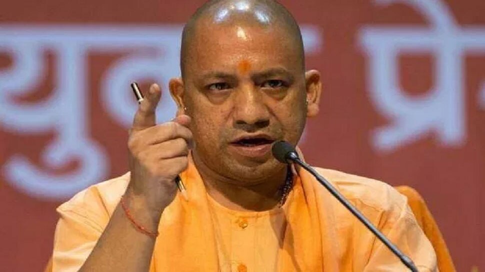 CM योगी बोले, 'भ्रष्ट अफसरों की सरकार में कोई जगह नहीं, ऐसे लोगों को जबरन दिया जाए VRS'