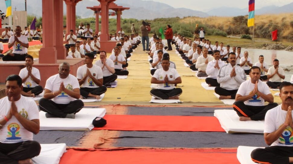 योग के महत्व को बताया Mentally focused and physically invigorating