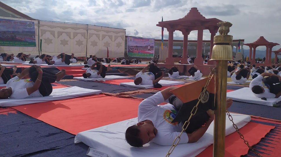लेह के सिंधू घाट पर ITBP के जवानों ने किया योग Jawans did yoga on Indus Valley