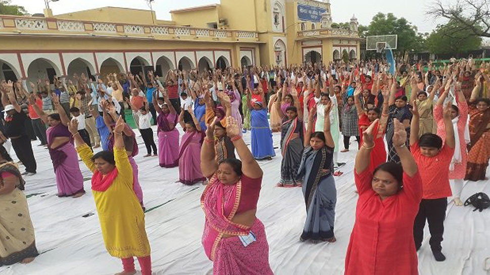 राजस्थान में लोगों ने ऐसे मनाया अंतरराष्ट्रीय योग दिवस 2019, पढ़े और ताजा खबरें