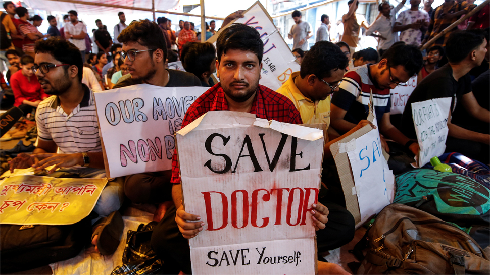 डाक्टरों पर हमले के मामलों की फास्ट ट्रैक कोर्ट में सुनवाई की राज्यसभा में उठी मांग डाक्टरों पर हमले के मामलों की फास्ट ट्रैक कोर्ट में सुनवाई की राज्यसभा में उठी मांग
