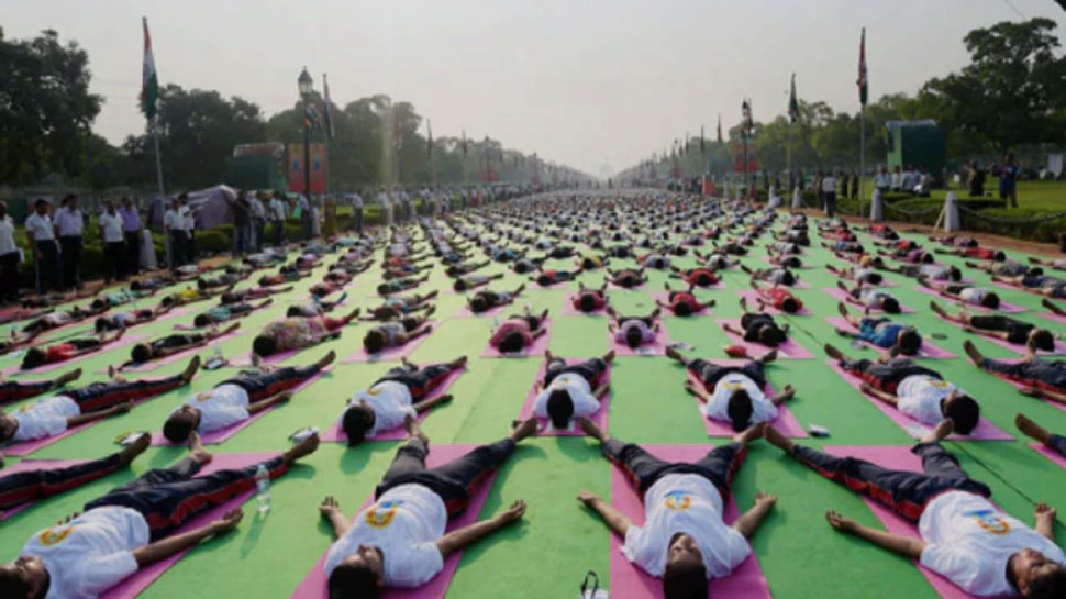मध्य प्रदेशः योग दिवस के कार्यक्रम में पीएम की फोटो नहीं लगाने पर बीजेपी नेताओं ने जताई आपत्ति