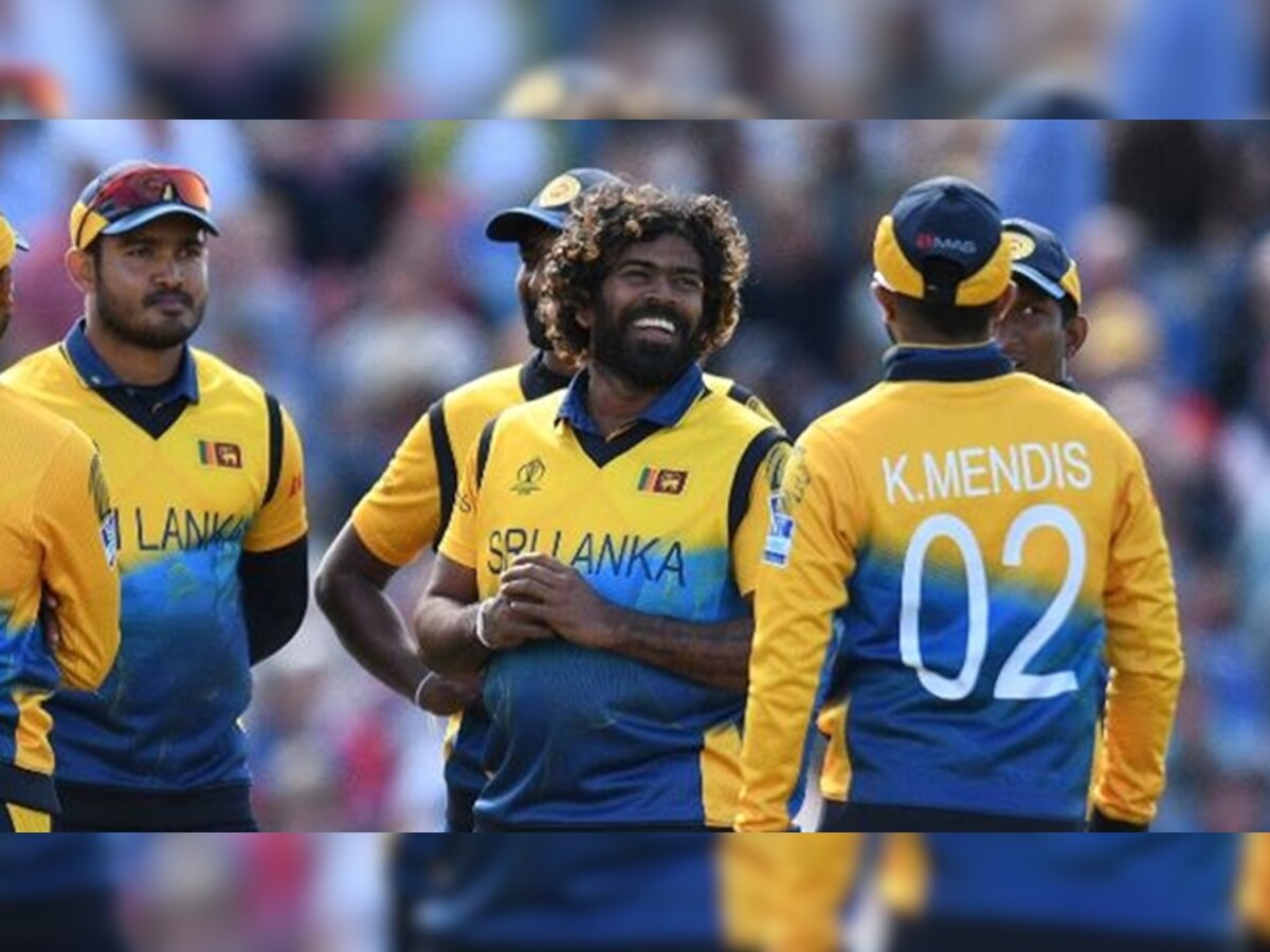 श्रीलंका ने शुक्रवार को एक रोमांचक मैच में खिताब की प्रबल दावेदार मानी जा रही इंग्लैंड को 20 रनों से हराया.
