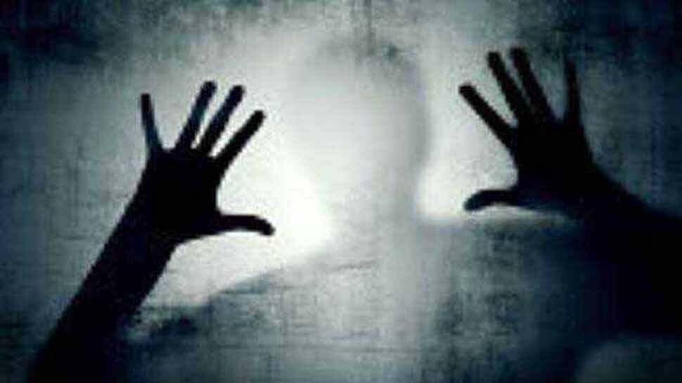 कोलकाता के एक स्कूल में 10वीं कक्षा की छात्रा मृत मिली