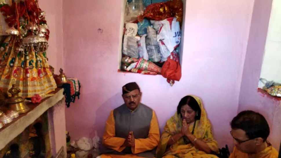 परिवार के साथ अपने पैतृक गांव पहुंचे NSA अजीत डोभाल, ग्रामीणों ने किया भव्य स्वागत परिवार के साथ अपने पैतृक गांव पहुंचे NSA अजीत डोभाल, ग्रामीणों ने किया भव्य स्वागत