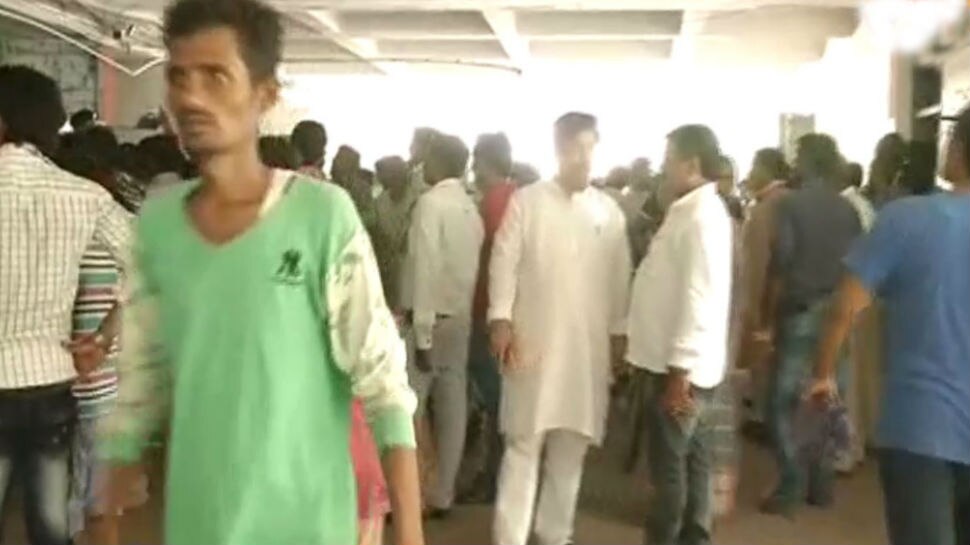 मुजफ्फरपुर: SKMCH गई कांग्रेस की टीम का भारी विरोध, अधिकारियों ने हाथ जोड़कर घुसने से किया मना