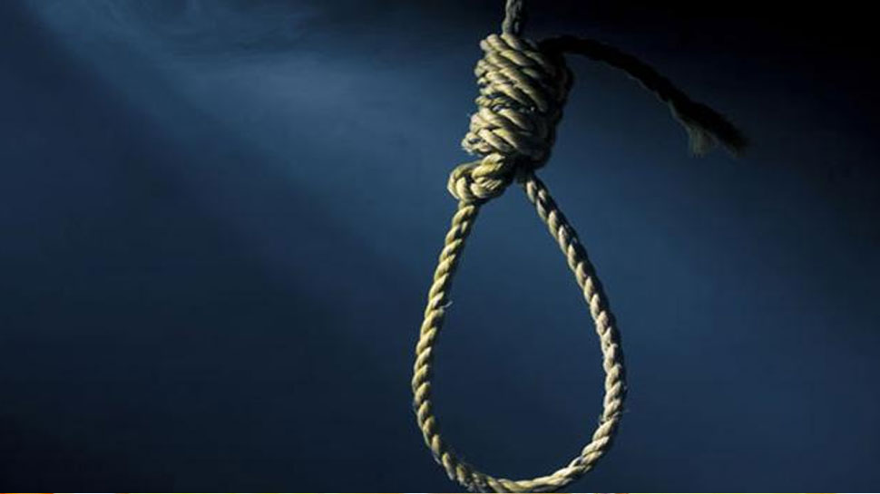 मुजफ्फनगर: तलाक के बाद परेशान वयक्ति ने पंखे में लटककर की आत्महत्या मुजफ्फनगर: तलाक के बाद परेशान वयक्ति ने पंखे में लटककर की आत्महत्या
