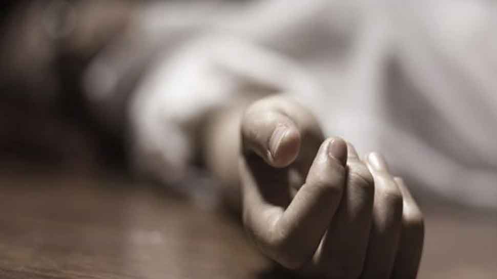 बार-बार किया बेटी को फोन, पर नहीं हुआ रिसीव, सुबह आई मौत की खबर बार-बार किया बेटी को फोन, पर नहीं हुआ रिसीव, सुबह आई मौत की खबर
