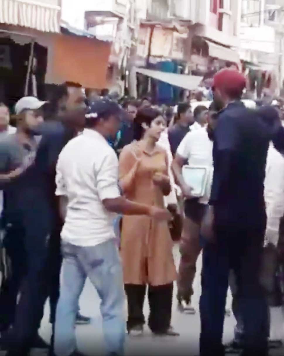खुद को मानती हैं भाग्यशाली Jahnavi Kapoor