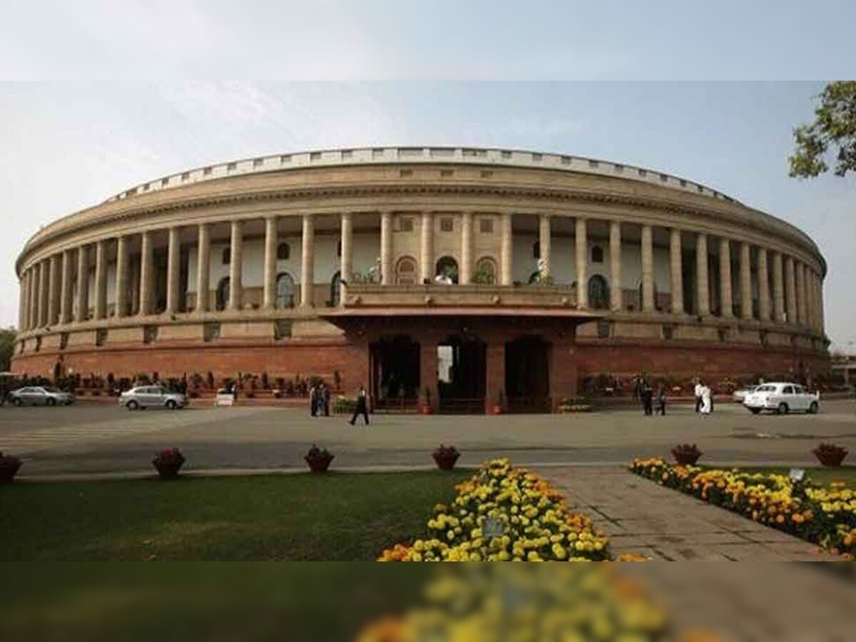 अमित शाह ने संसद में पेश किया पहला बिल, जम्मू-कश्मीर आरक्षण संशोधन विधेयक पेश