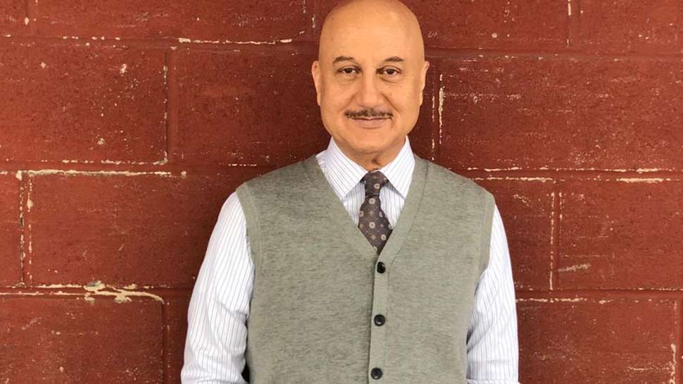 एक्टिंग के बाद अब अनुपम खेर लिखेंगे आत्मकथा, अगस्त में हो सकती है लॉन्च