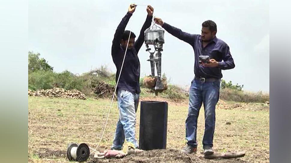 बोरवेल में गिरे बच्चों को जल्दी से निकालेगा ये रोबोट, किसान के इंजीनियर बेटे ने बनाया