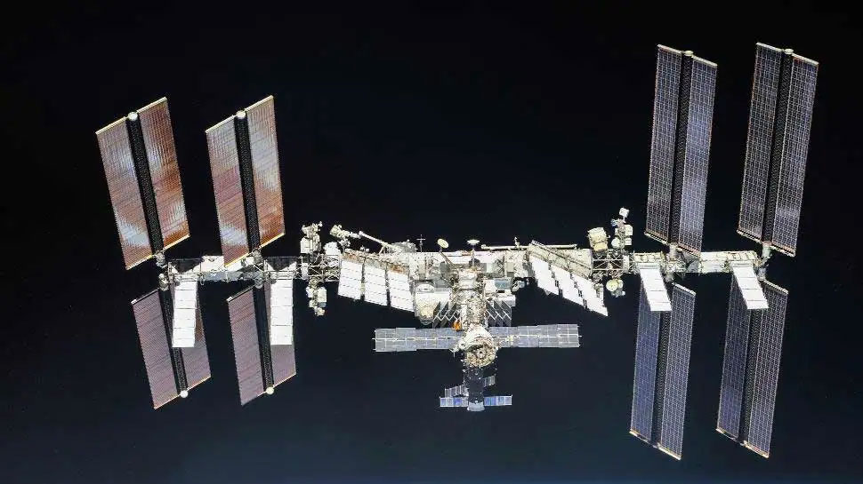 अंतरराष्ट्रीय अंतरिक्ष स्टेशन से यात्रियों का पहला दल धरती पर वापस लौटा