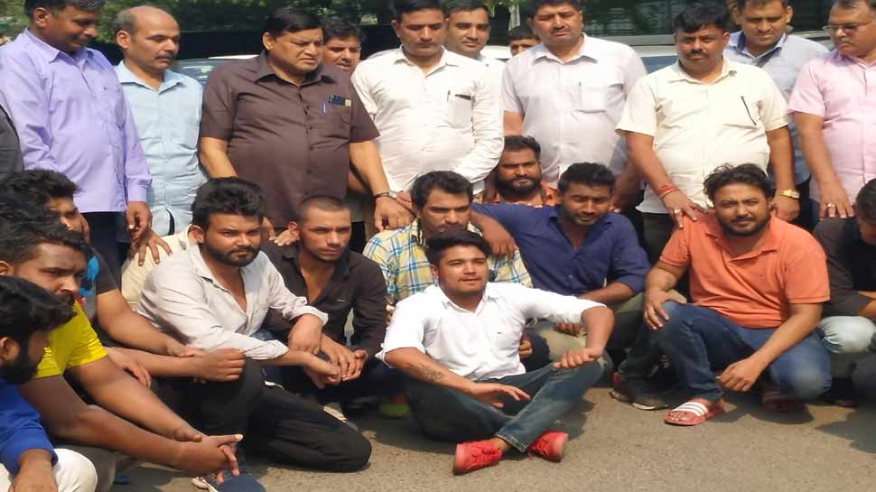 दिल्ली: गैंगस्टरों की पार्टी में क्राइम ब्रांच की टीम ने मारा छापा, 15 गिरफ्तार