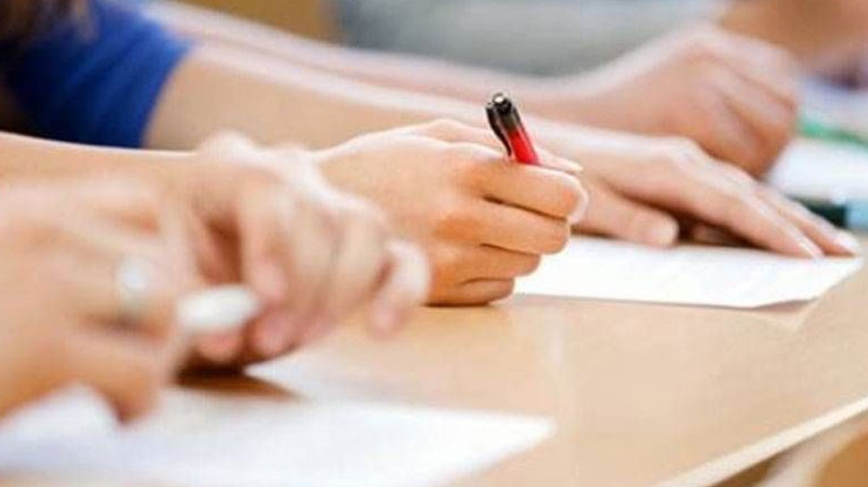 मथुरा: LLB एग्जाम में सामूहिक नकल, DM ने की परीक्षा निरस्त करने की सिफारिश मथुरा: LLB एग्जाम में सामूहिक नकल, DM ने की परीक्षा निरस्त करने की सिफारिश