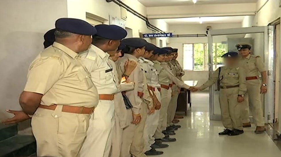 16 साल की HIV से पीड़ित लड़की का सपना पूरा, 1 दिन के लिए बनीं पुलिस अफसर