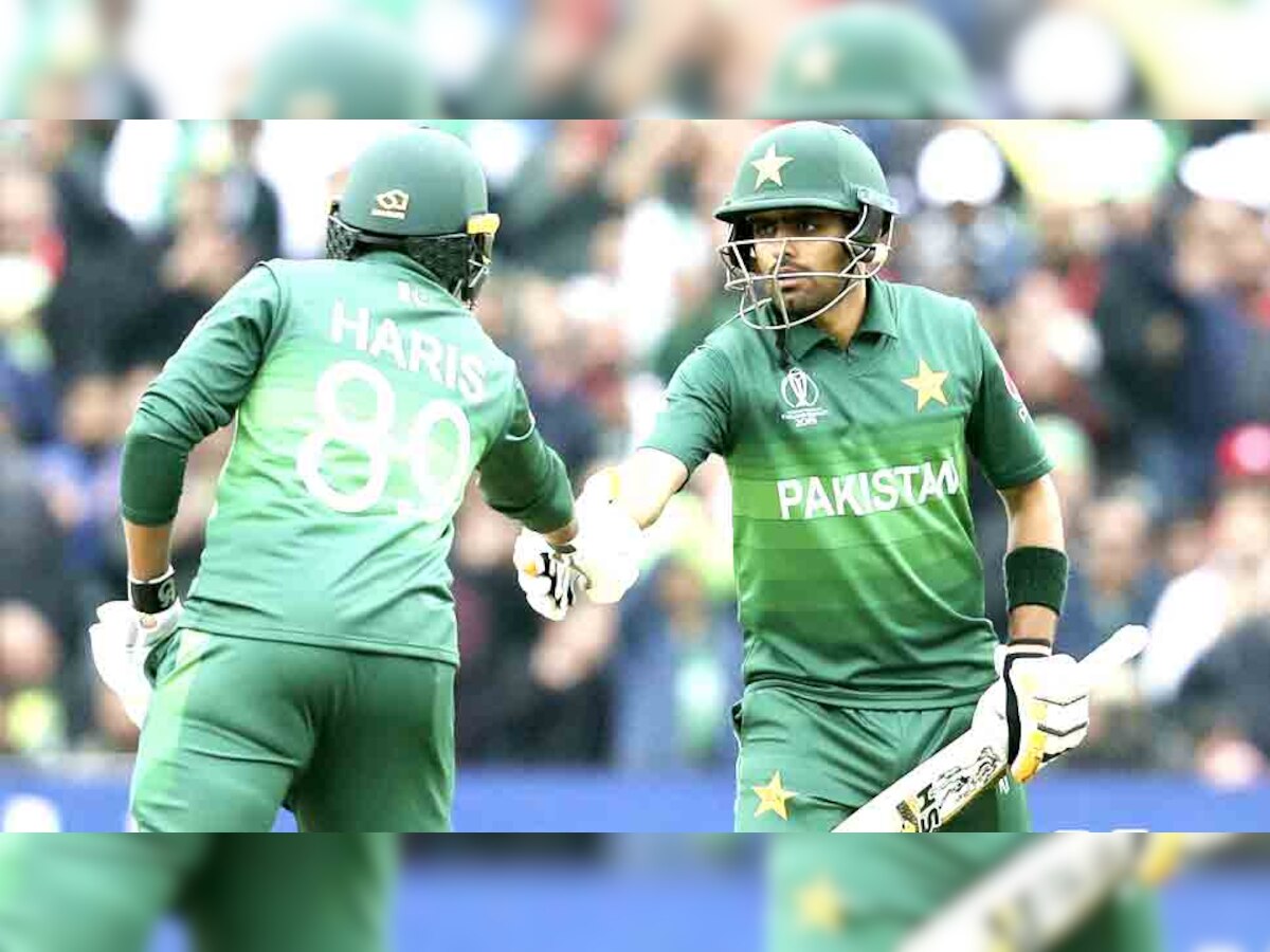 शतकवीर बाबर आजम और हैरिस सोहैल ने चौथे विकेट लिए 126 रन की साझेदारी की. (फोटो: PTI)