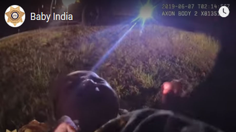 VIDEO: प्लास्टिक बैग में मिली नवजात बच्ची, अमेरिकी पुलिस ने नाम दिया- 'इंडिया' VIDEO: प्लास्टिक बैग में मिली नवजात बच्ची, अमेरिकी पुलिस ने नाम दिया- 'इंडिया'