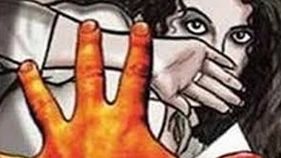 बिहार : मनचलों ने किया युवती के साथ जबरदस्ती का प्रयास, विरोध करने पर सिर मुड़वाया