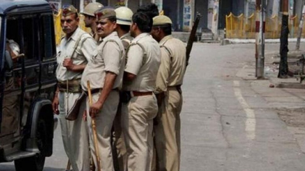यूपी के हमीरपुर में एक ही परिवार के 5 लोगों की हथौड़ा मारकर हत्या