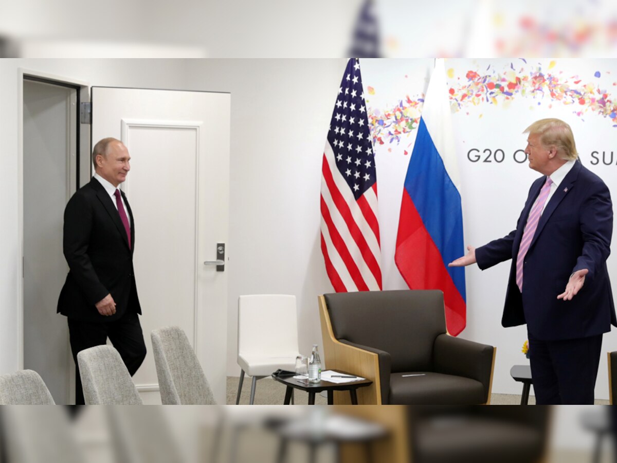 अमेरिकी राष्‍ट्रपति डोनाल्‍ड ट्रंप और व्‍लादिमीर पुतिन की बीच हुई मुलाकात. फोटो reuters