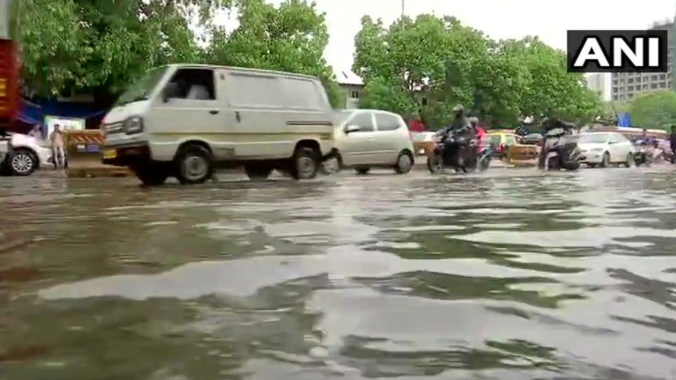 नासिक जिले में लगातार भारी बारिश जारी, दो लोगों की मौत नासिक जिले में लगातार भारी बारिश जारी, दो लोगों की मौत
