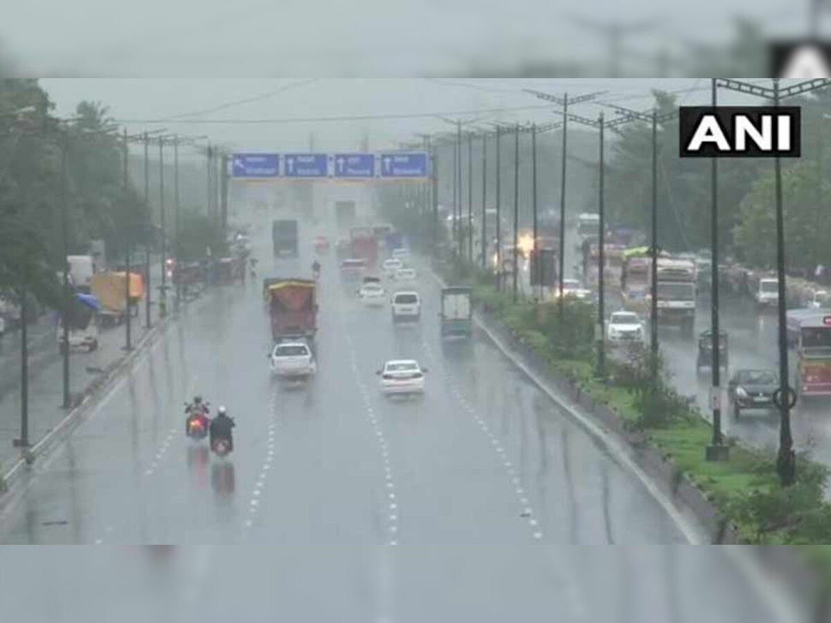 महाराष्ट्र: भारी बारिश ने लोगों की बढ़ाई परेशानी, ठाणे में करंट लगने से 2 लोगों की मौत