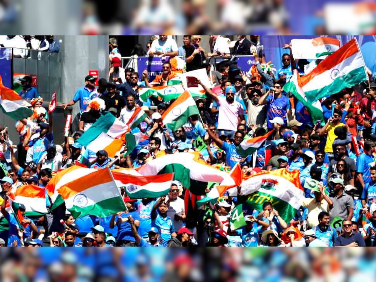 आईसीसी क्रिकेट विश्व कप (ICC World Cup 2019) के एक मुकाबले में टीम इंडिया का समर्थन करते हुए दर्शक. (फोटो: Reuters) 