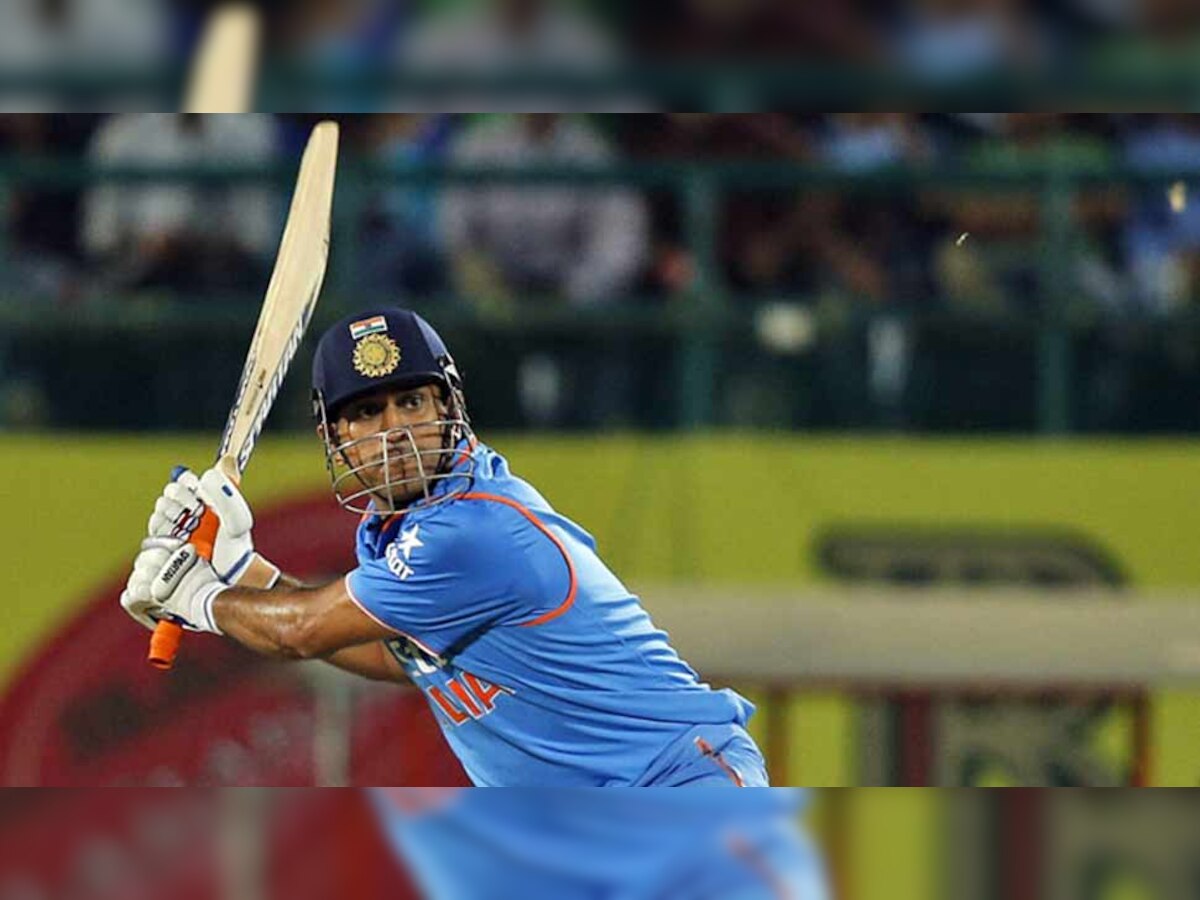 धोनी विश्व कप के बाकी बचे मैचों में भारत के लिए नम्बर-4 पर खेलने के लिए सबसे उपयुक्त खिलाड़ी हैं. (फाइल फोटो)
