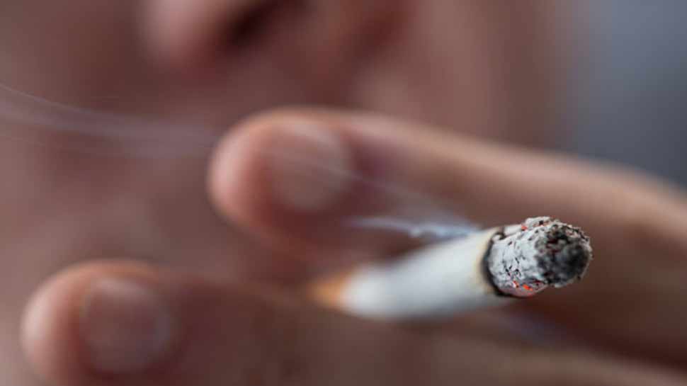 स्मोकिंग के मामले में चीन सबसे आगे, 35 करोड़ करते हैं धूम्रपान स्मोकिंग के मामले में चीन सबसे आगे, 35 करोड़ करते हैं धूम्रपान
