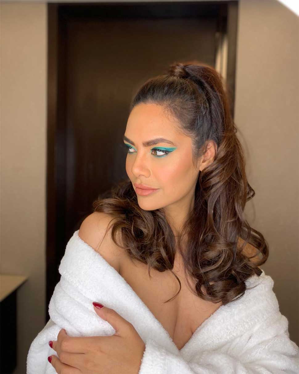 अनुपम खेर के सामने काम करना आसान बात नहीं Esha Gupta