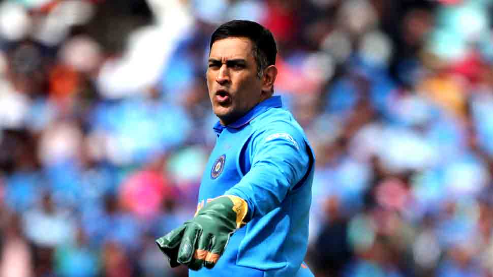 ICC World Cup: जेसन रॉय आउट थे, पर अंपायर और धोनी को नहीं हुआ भरोसा; टीम ने भुगता खामियाजा ICC World Cup: जेसन रॉय आउट थे, पर अंपायर और धोनी को नहीं हुआ भरोसा; टीम ने भुगता खामियाजा