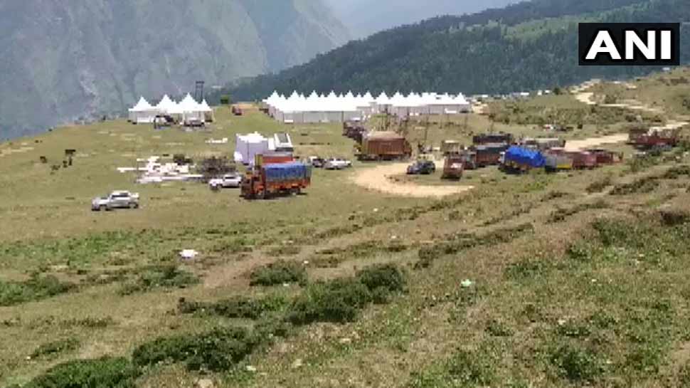 गुप्ता बंधुओं पर लगा ढाई लाख का जुर्माना, औली में शादी पर खर्च किए थे 200 करोड़ गुप्ता बंधुओं पर लगा ढाई लाख का जुर्माना, औली में शादी पर खर्च किए थे 200 करोड़