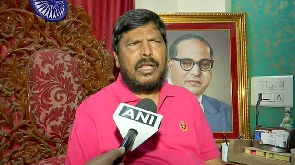 अठावले ने कहा कि अध्यक्ष पद छोड़कर कांग्रेस को धोखा न दें राहुल, वह NDA के लिए जरूरी