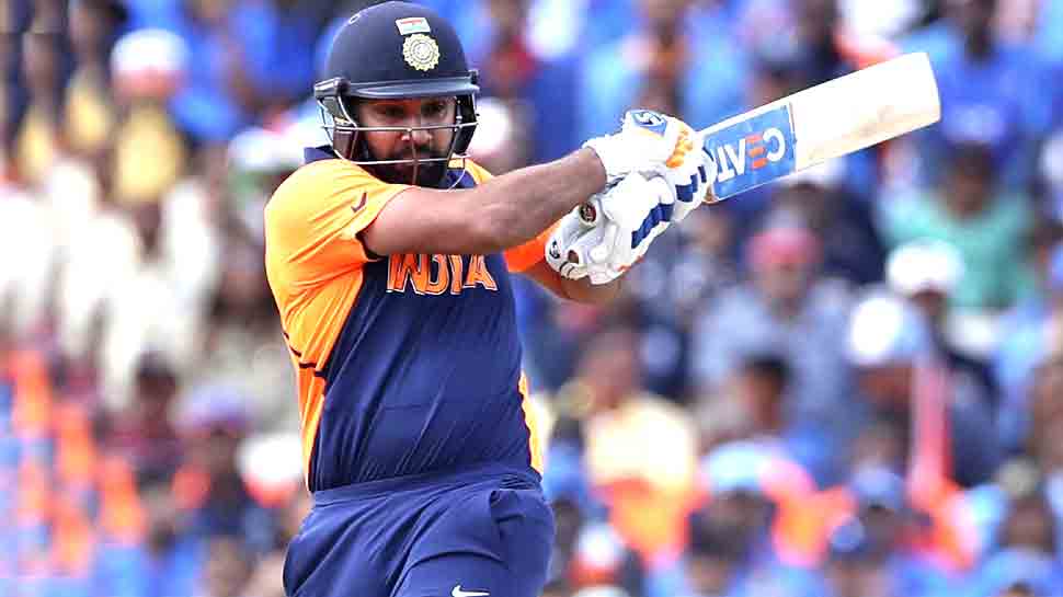 ICC World Cup: इंग्लैंड की दबंगई में सहमे भारतीय बल्लेबाज, 50वें ओवर में लगाया पहला छक्का ICC World Cup: इंग्लैंड की दबंगई में सहमे भारतीय बल्लेबाज, 50वें ओवर में लगाया पहला छक्का