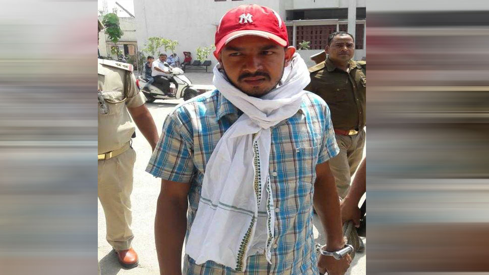 लाल मिर्च पाउडर फेंक की ताबड़तोड़ फायरिंग और कुख्यात गैंगस्टर को कस्टडी से छुड़ा ले गए बदमाश