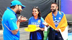 World Cup: रोहित शर्मा के छक्के से घायल हुई फैन, तो बल्लेबाज ने यूं जीता उसका दिल