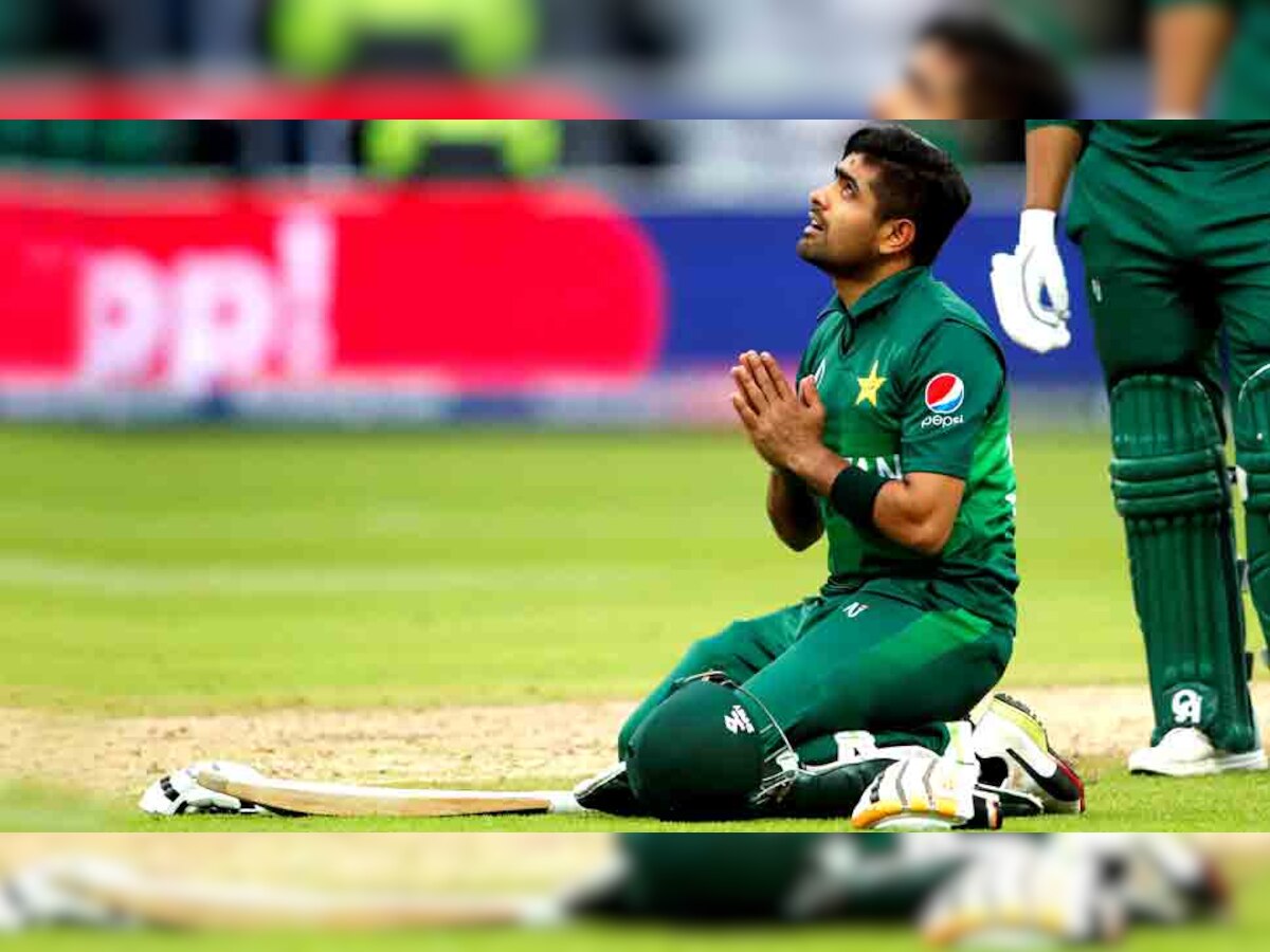 पाकिस्तान के बाबर आजम ने न्यूजीलैंड के खिलाफ शतक बनाया था. (फोटो: Reuters)