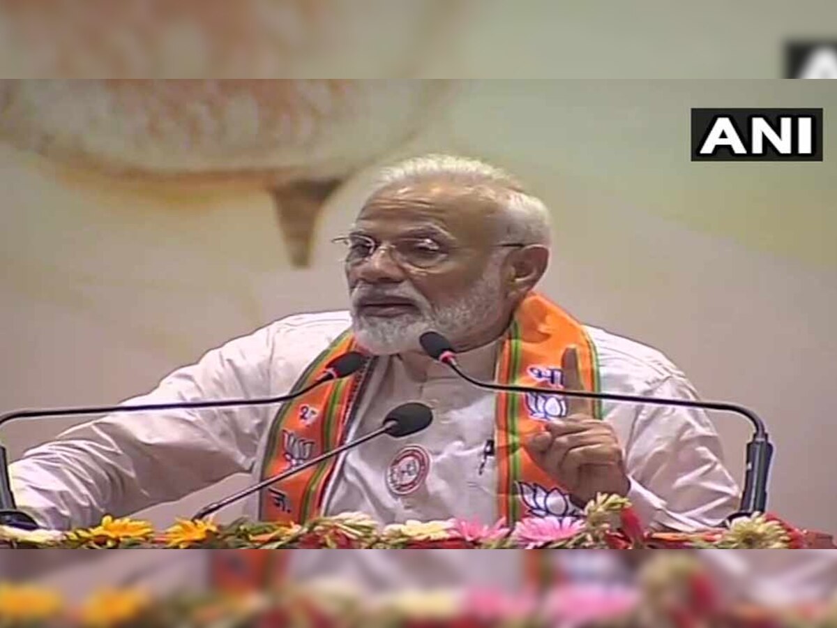 वाराणसी में PM मोदी ने सुनाई कविता, कहा- 'बदलते भारत की, यही तो पुकार है'