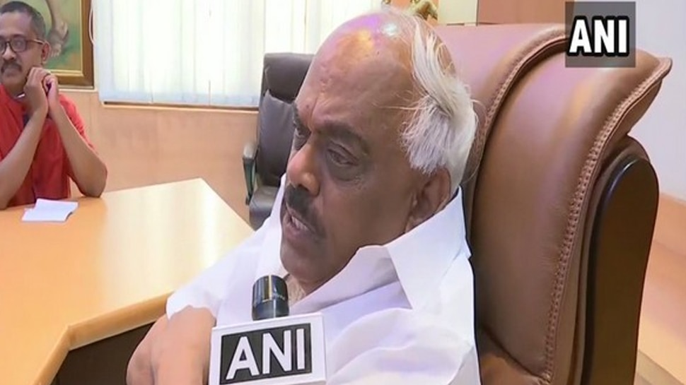 कर्नाटक में गिर सकती है कुमारस्वामी की सरकार, कांग्रेस-JDS के 11 MLA का इस्तीफा कर्नाटक में गिर सकती है कुमारस्वामी की सरकार, कांग्रेस-JDS के 11 MLA का इस्तीफा