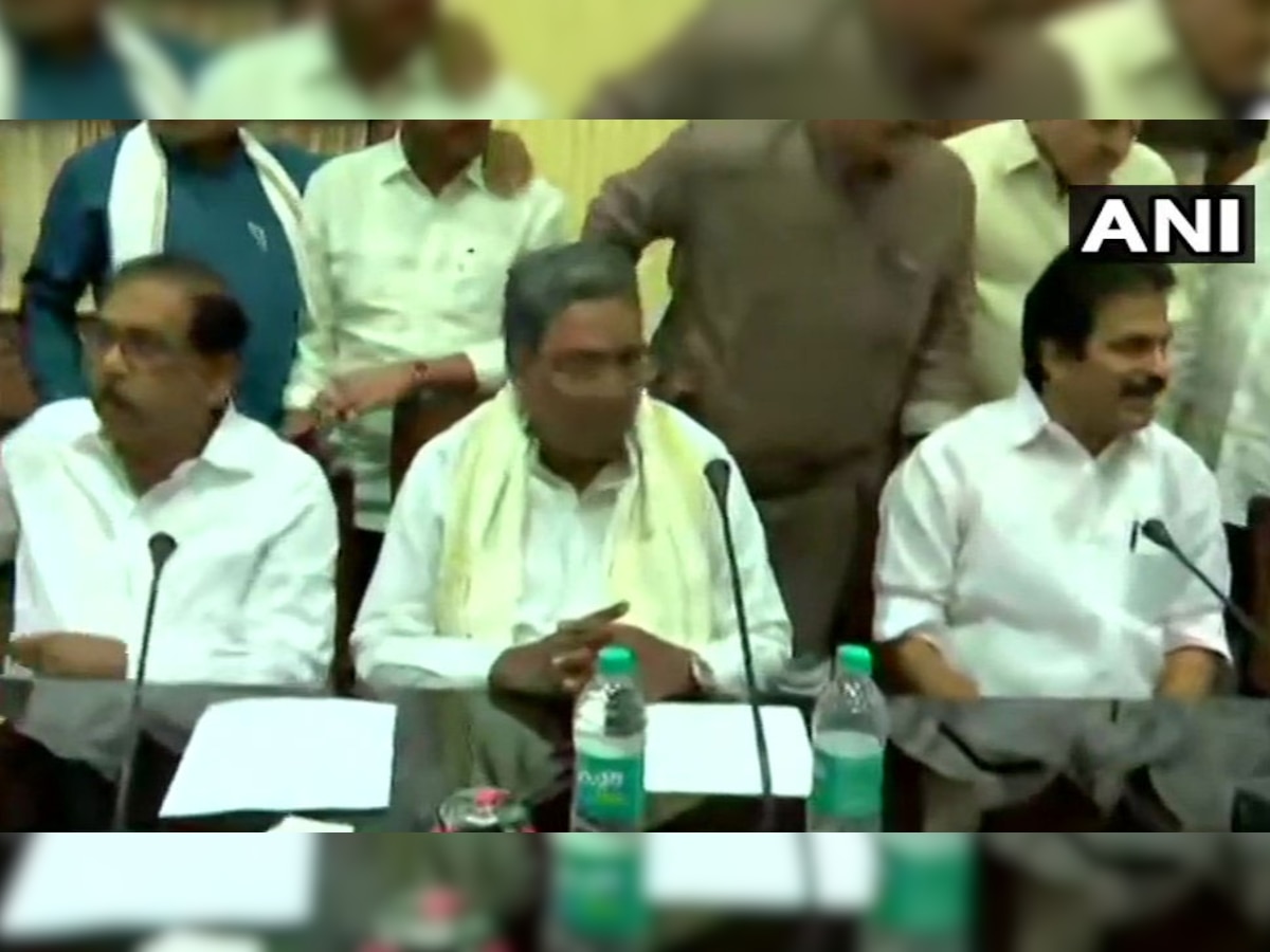 LIVE: कर्नाटक में कांग्रेस विधायक दल की हो रही बैठक, बागी विधायकों पर स्‍पीकर लेंगे फैसला
