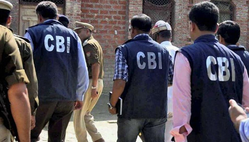 यूपी के दो बड़े ब्यूरोक्रेट्स पर CBI की बड़ी कार्रवाई, 12 जगहों पर ताबड़तोड़ की छापेमारी