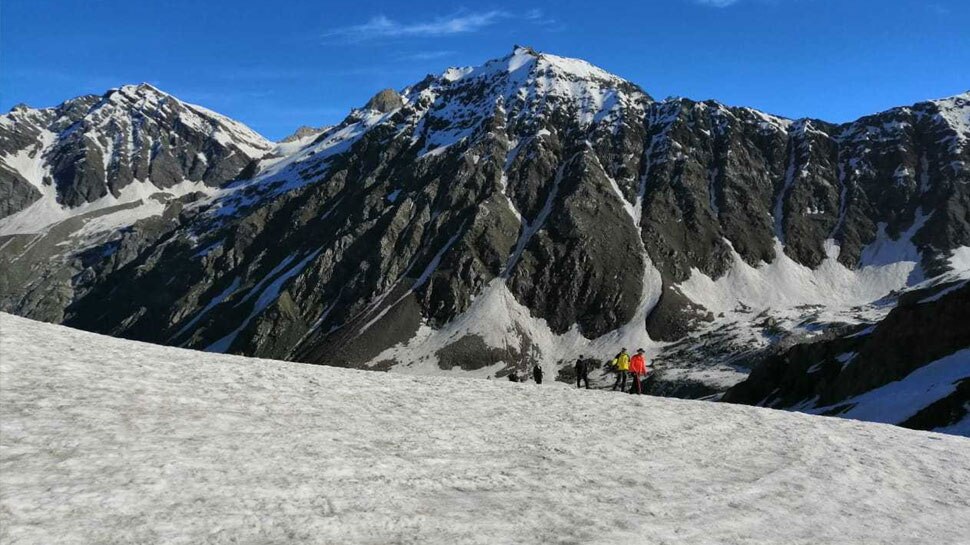 45 सदस्यों में 9 विदेशी सैलानी 9 foreign tourists in 45 members