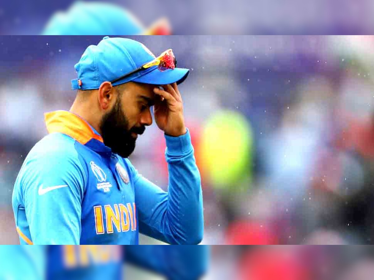भारतीय कप्तान विराट कोहली न्यूजीलैंड के खिलाफ सेमीफाइनल में सिर्फ एक रन ही बना सके. (फोटो: Reuters) 