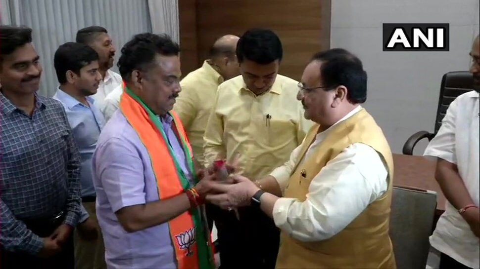 गोवा: 10 कांग्रेस विधायक हुए BJP में शामिल, आज मंत्रिमंडल में मिल सकती है जगह