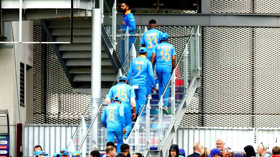 World Cup 2019: हार के बाद मैनचेस्टर में फंसे भारतीय खिलाड़ी, घर लौटने का इंतजार बढ़ा