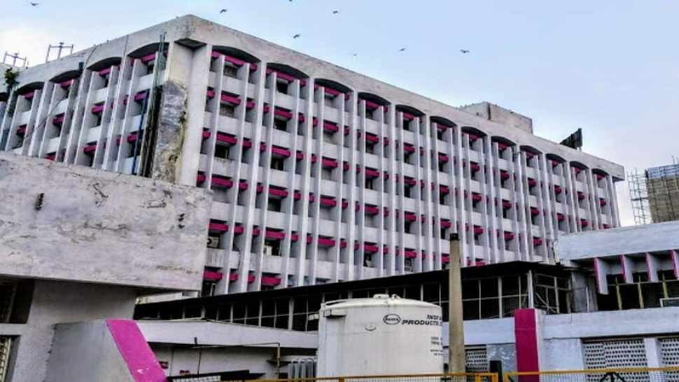 दिल्लीः ESI अस्पताल के ऑपरेशन थिएटर में लगी आग, दमकल की 6 गाड़ियों ने पाया काबू