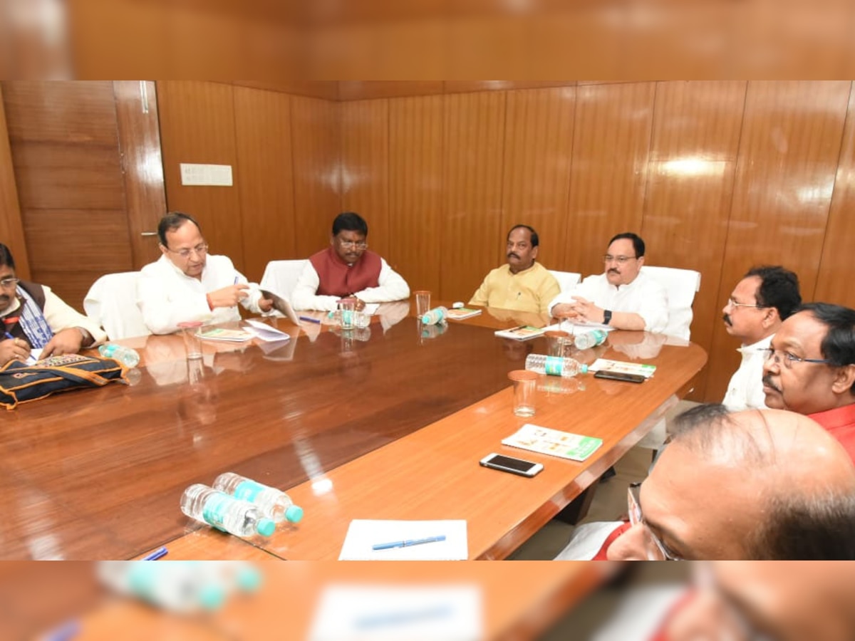 जेपी नड्डा ने बीजेपी नेताओं के साथ झारखंड में बैठक की.
