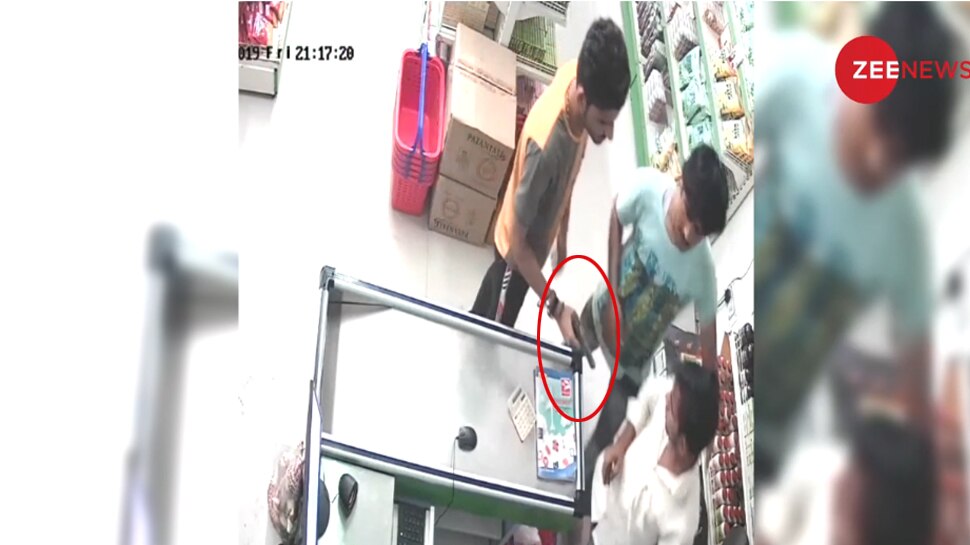भाई साहब घी देना..., तभी सीने पर तान दी पिस्टल | देखें वारदात का पूरा VIDEO