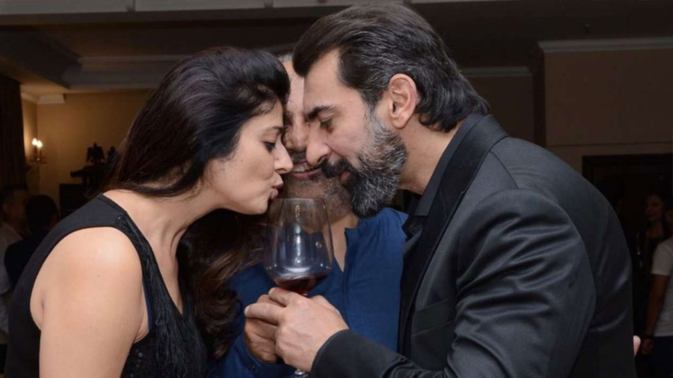 रोमांटिक तस्वीर Pooja Batra With Nawab Shah